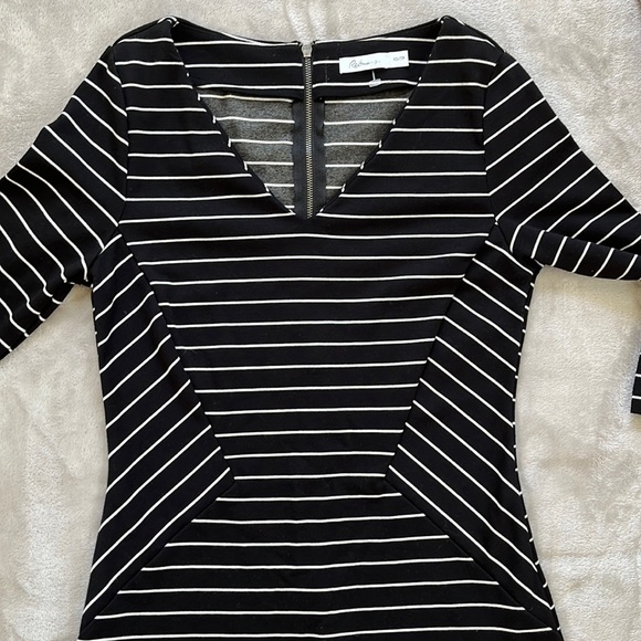 STRIPEDDRESS - black and white striped dress waist detail XS - Picture 3 of 7